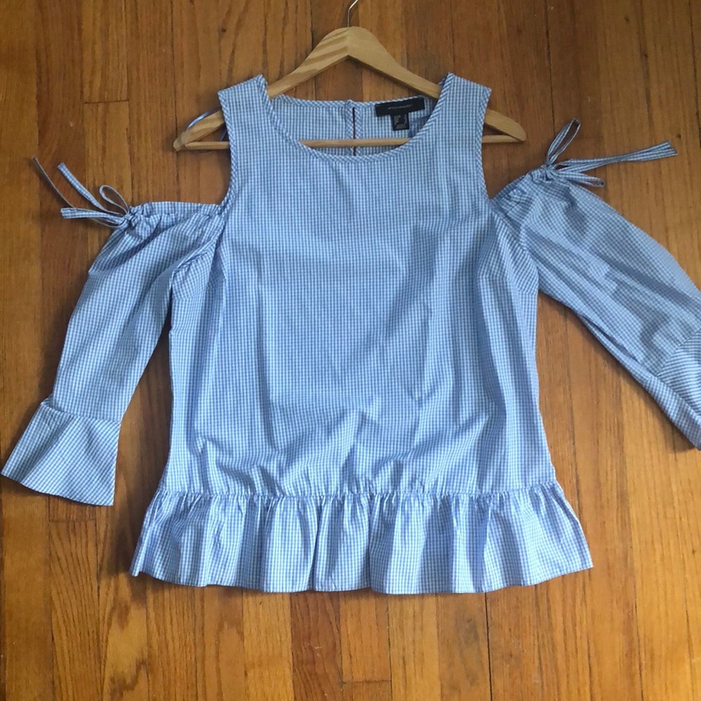 Cold arm Checkered top . Size 8